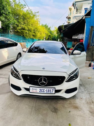 ម្ចាស់ផ្ទាល់ C300