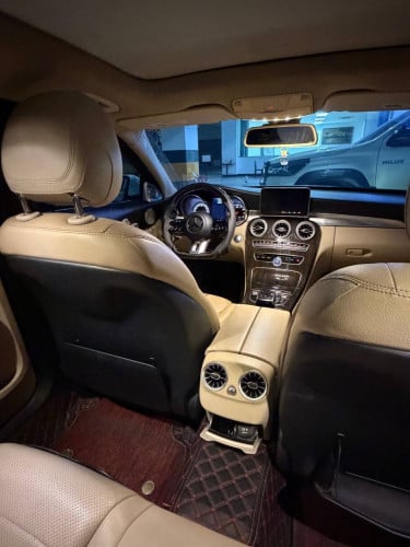 ម្ចាស់ផ្ទាល់ C300