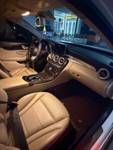 ម្ចាស់ផ្ទាល់ C300
