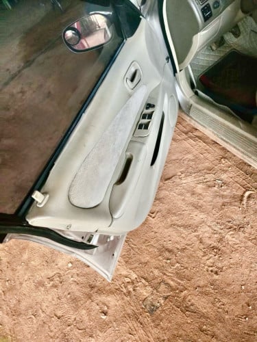 ឡាន​ Corolla LE 2001