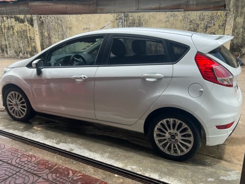 ខ្មុំត្រូវការលក់ឡាន fords 2018