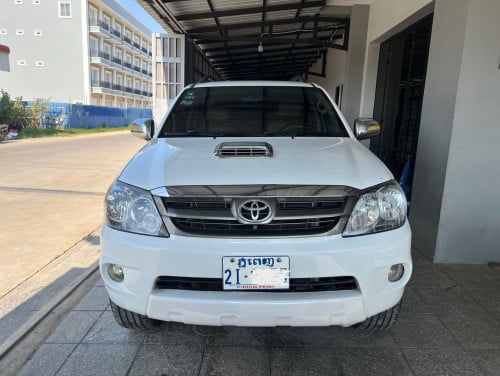 ឡានថ្មីដាច់ Fortuner 2008 ទឹកថ្នាំហ្ស៊ីន95%