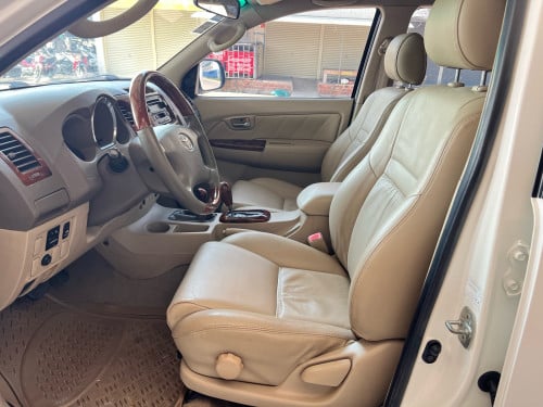 ឡានថ្មីដាច់ Fortuner 2008 ទឹកថ្នាំហ្ស៊ីន95%