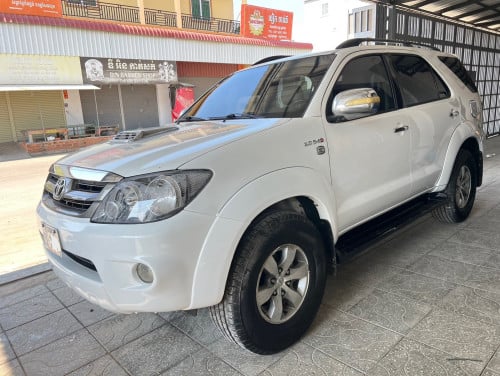 ឡានថ្មីដាច់ Fortuner 2008 ទឹកថ្នាំហ្ស៊ីន95%