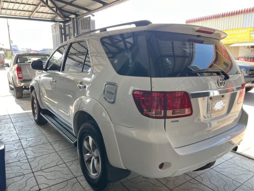 ឡានថ្មីដាច់ Fortuner 2008 ទឹកថ្នាំហ្ស៊ីន95%