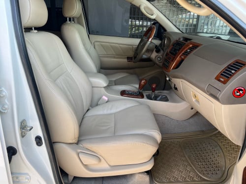 ឡានថ្មីដាច់ Fortuner 2008 ទឹកថ្នាំហ្ស៊ីន95%