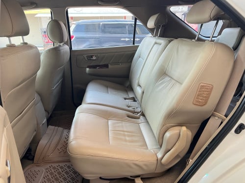 ឡានថ្មីដាច់ Fortuner 2008 ទឹកថ្នាំហ្ស៊ីន95%