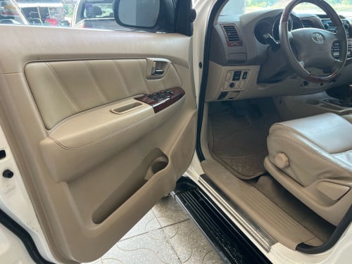 ឡានថ្មីដាច់ Fortuner 2008 ទឹកថ្នាំហ្ស៊ីន95%