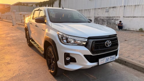 ទើបកាត់បានក្តៅៗ Hilux Rally 019  4X4 ហ្សុីន១ជុំ