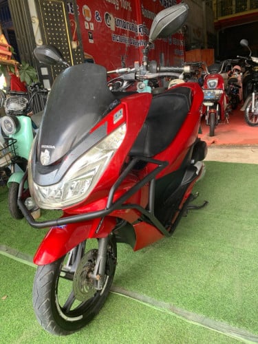 ជិះរដូភ្លៀង​ល្អ​ណាស់​បងប្អូន​ស្រួល​ដាក់​ឥវ៉ាន់​honda  pcx មាន​ពន្ធ​កាតគ្រី​ត្រឹម​ត្រូវ​ 980$​​