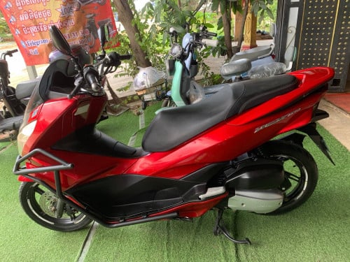 ជិះរដូភ្លៀង​ល្អ​ណាស់​បងប្អូន​ស្រួល​ដាក់​ឥវ៉ាន់​honda  pcx មាន​ពន្ធ​កាតគ្រី​ត្រឹម​ត្រូវ​ 980$​​