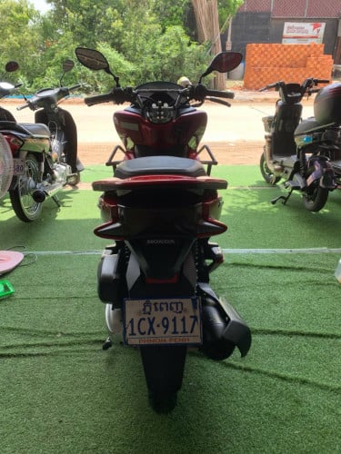 ជិះរដូភ្លៀង​ល្អ​ណាស់​បងប្អូន​ស្រួល​ដាក់​ឥវ៉ាន់​honda  pcx មាន​ពន្ធ​កាតគ្រី​ត្រឹម​ត្រូវ​ 980$​​