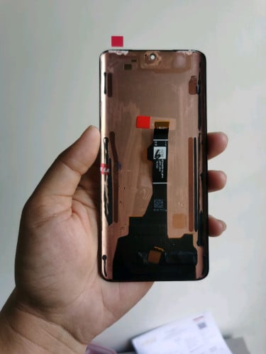 អេក្រង់ហ្ស៊ីន Huawei P50 Pro ដានថើរៗ