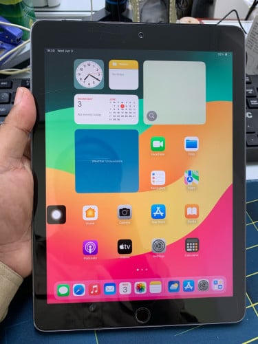 លក់ipad 6 sim Wi-Fi 32G like new