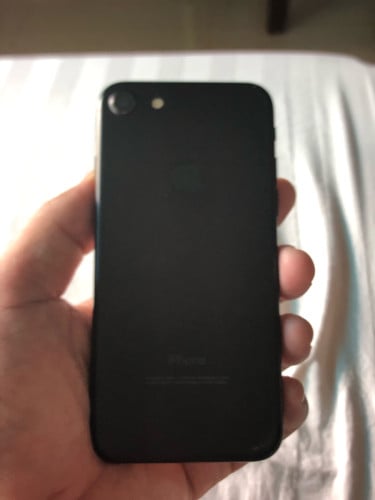 លក់ iPhone 7