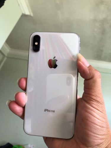 លក់ iphone x សំណុំស៊ីន 256g របស់ប្រើផ្ទាល់អត់ស្គេនថ្មដូរលើអំពែហើយកាន់សាហាវអត់មានចប់អីទាំងអស់