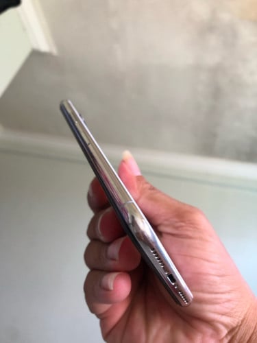 លក់ iphone x សំណុំស៊ីន 256g របស់ប្រើផ្ទាល់អត់ស្គេនថ្មដូរលើអំពែហើយកាន់សាហាវអត់មានចប់អីទាំងអស់