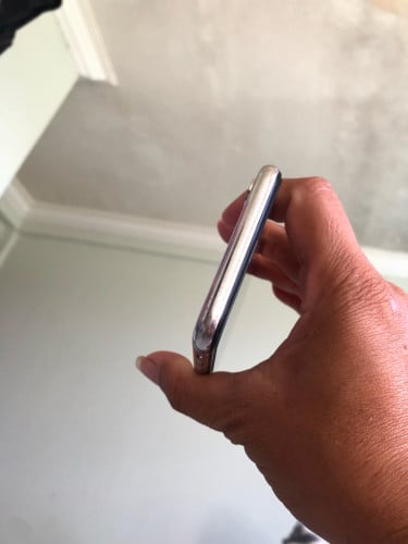 លក់ iphone x សំណុំស៊ីន 256g របស់ប្រើផ្ទាល់អត់ស្គេនថ្មដូរលើអំពែហើយកាន់សាហាវអត់មានចប់អីទាំងអស់