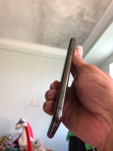 លក់iPhone x 64g អេក្រង់GX អត់ស្កេន ថ្មទេីបប្តូរថ្មីហេីយកាន់ នៅស្អាត