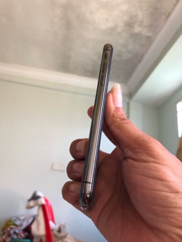 លក់iPhone x 64g អេក្រង់GX អត់ស្កេន ថ្មទេីបប្តូរថ្មីហេីយកាន់ នៅស្អាត