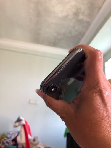 លក់iPhone x 64g អេក្រង់GX អត់ស្កេន ថ្មទេីបប្តូរថ្មីហេីយកាន់ នៅស្អាត