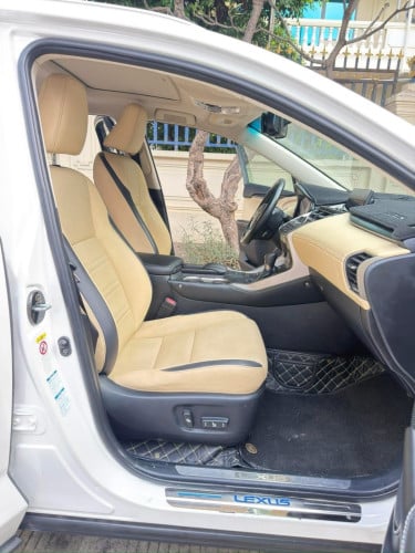 ធានាឡាន គ្មានកន្លែងទាស់Lexus Nx 200T 2016 Luxury ប៉ុង2 Button 5 ម្ចាស់ដេីម ❤️❤️❤️
