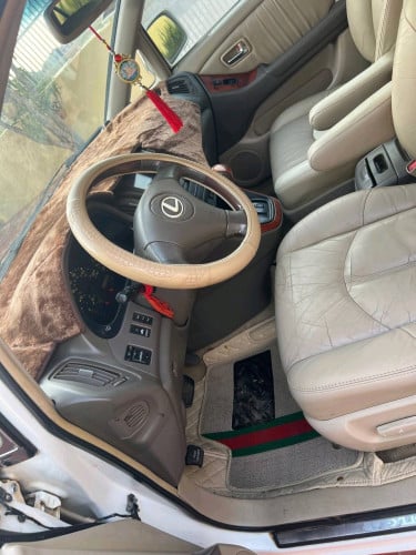 ឡានលក់ចង់ដូរសេរីLexus RX 300 02 Pong1