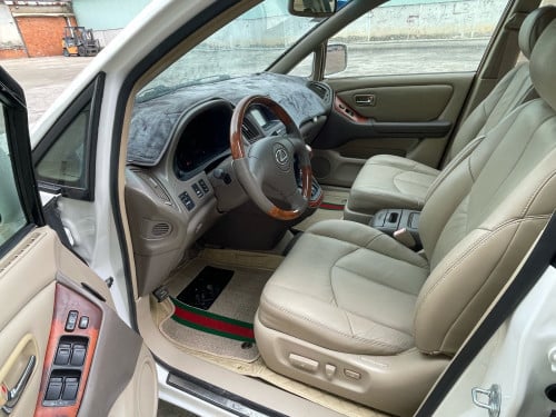 ឡានលក់Lexus Rx300