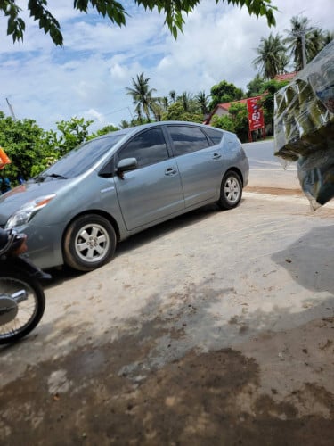 ឡានលក់ Prius 05 Full option ផ្លាកលេខ BK