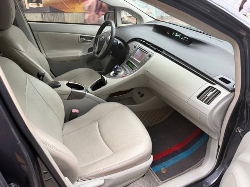ឡានលក់ Prius 2012 Option 3 ឡានថ្មីខ្លាំង