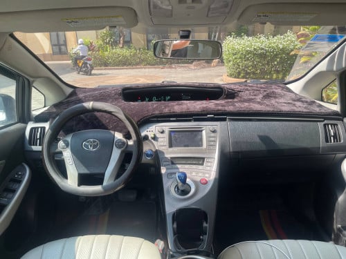 ខ្ញុំត្រូវការលក់ឡាន PRIUS ឆ្នាំ 2013 ម្ចាស់ផ្ទាល់