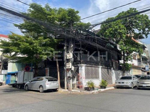 ផ្ទះអាជីវកម្មសំរាប់ជួលនៅជិតផ្សារ​ដេប៉ូ / Shophouse for Rent near Depo Market