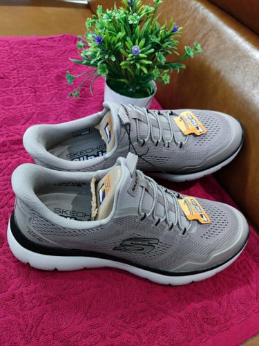 ស្បែកជើង Skechers Originalថ្មី100%