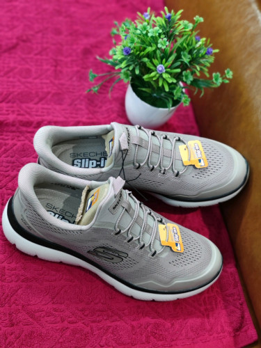 ស្បែកជើង Skechers Originalថ្មី100%