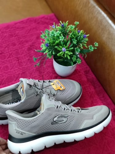 ស្បែកជើង Skechers Originalថ្មី100%