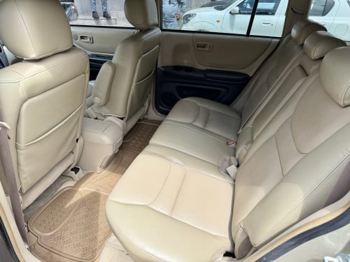 ថ្មីៗ TOYOTA HIGHLANDER 2002 V6 ប៉ុង1 ក្នុងលឿង សំបកកង់ថ្មី៤គ្រាប់ លេងគុជហើយ
