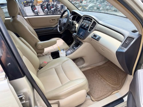 ថ្មីៗ TOYOTA HIGHLANDER 2002 V6 ប៉ុង1 ក្នុងលឿង សំបកកង់ថ្មី៤គ្រាប់ លេងគុជហើយ
