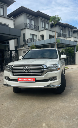 ម្ចាស់ដេីមទិញខ្លាញ់គោ Toyota Lancriser GXR V6 Full option