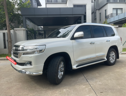 ម្ចាស់ដេីមទិញខ្លាញ់គោ Toyota Lancriser GXR V6 Full option