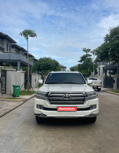 ម្ចាស់ដេីមទិញខ្លាញ់គោ Toyota Lancriser GXR V6 Full option