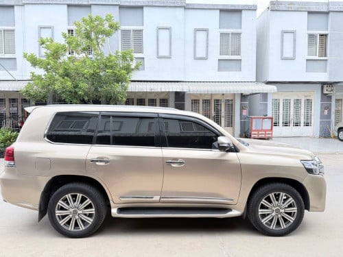 ឡានលក់TOYOTA Land Cruiser 2008V6 សាំងឡើងសារីទៅឆ្នាំ 21 នៅក្រៅស្អាតតំលៃពិសេស💰28500$☎️