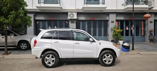 ខ្ញុំត្រូវការលក់រថយន្តToyota RAV4 ឆ្នាំ2002 ប៉ុង2 ឡានថ្មីណាស់