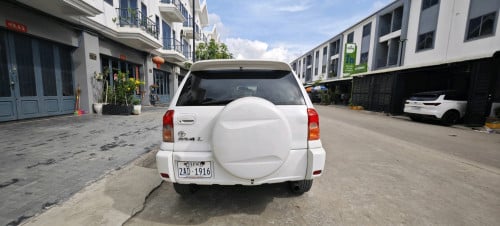 ខ្ញុំត្រូវការលក់រថយន្តToyota RAV4 ឆ្នាំ2002 ប៉ុង2 ឡានថ្មីណាស់