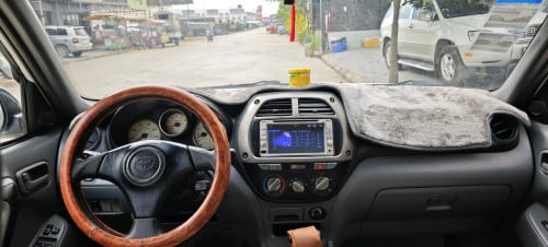 ខ្ញុំត្រូវការលក់រថយន្តToyota RAV4 ឆ្នាំ2002 ប៉ុង2 ឡានថ្មីណាស់