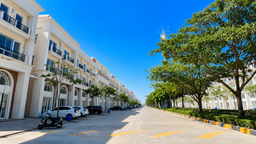 * 🏡 ផ្ទះអាជីវកម្មសម្រាប់លក់ឬជួល (កម្ពស់2ជាន់) នៅតាមបណ្តោយផ្លូវជាតិលេខ6A
