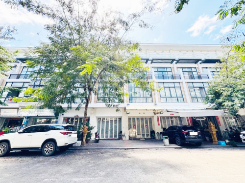 🏡 Shophouse for Rent