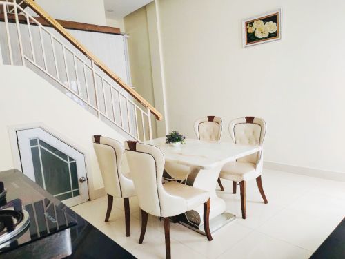 🏡 Shophouse for Rent