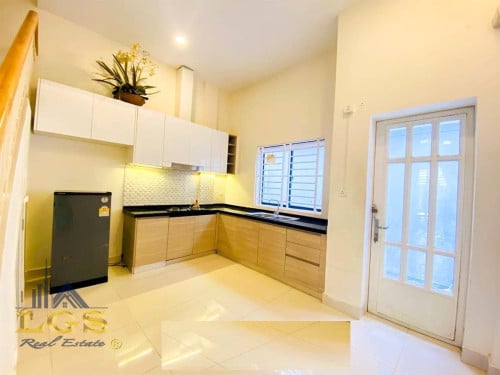 ឱកាសមាស! ផ្ទះអាជីវកម្ម​នៅបុរីប៉េងហួតបឹងស្នោ ​ទីតាំងល្អ​តម្លៃក្រោមទីផ្សារ! 📉🔥😱