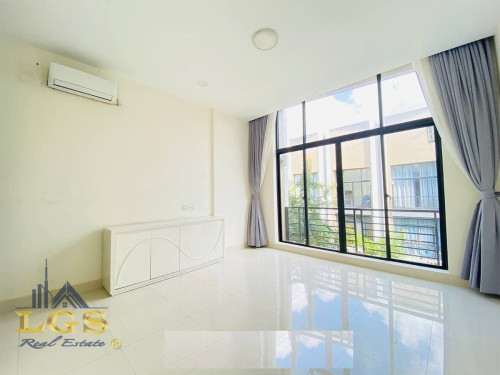 ឱកាសមាស! ផ្ទះអាជីវកម្ម​នៅបុរីប៉េងហួតបឹងស្នោ ​ទីតាំងល្អ​តម្លៃក្រោមទីផ្សារ! 📉🔥😱