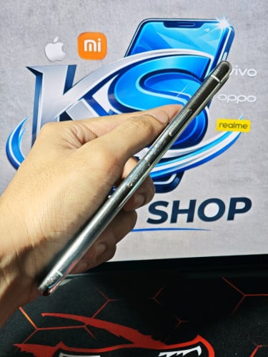 📱iPhone 11 Pro Max / LL/A💾Storage 64G✅នៅស្អាត98.5%🔋Battery 88%(លក់មានការធានាត្រឹមត្រូវ)